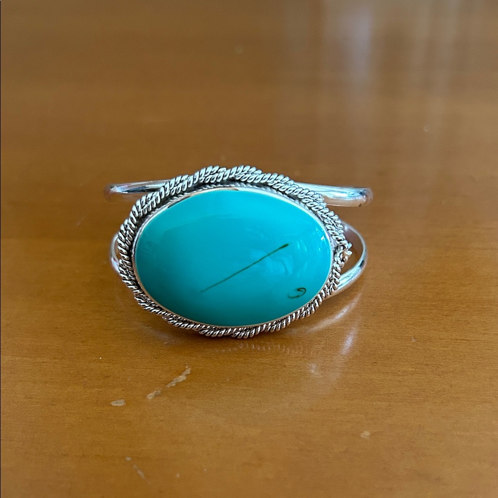 Elegant Silver and Turquoise Bracelet